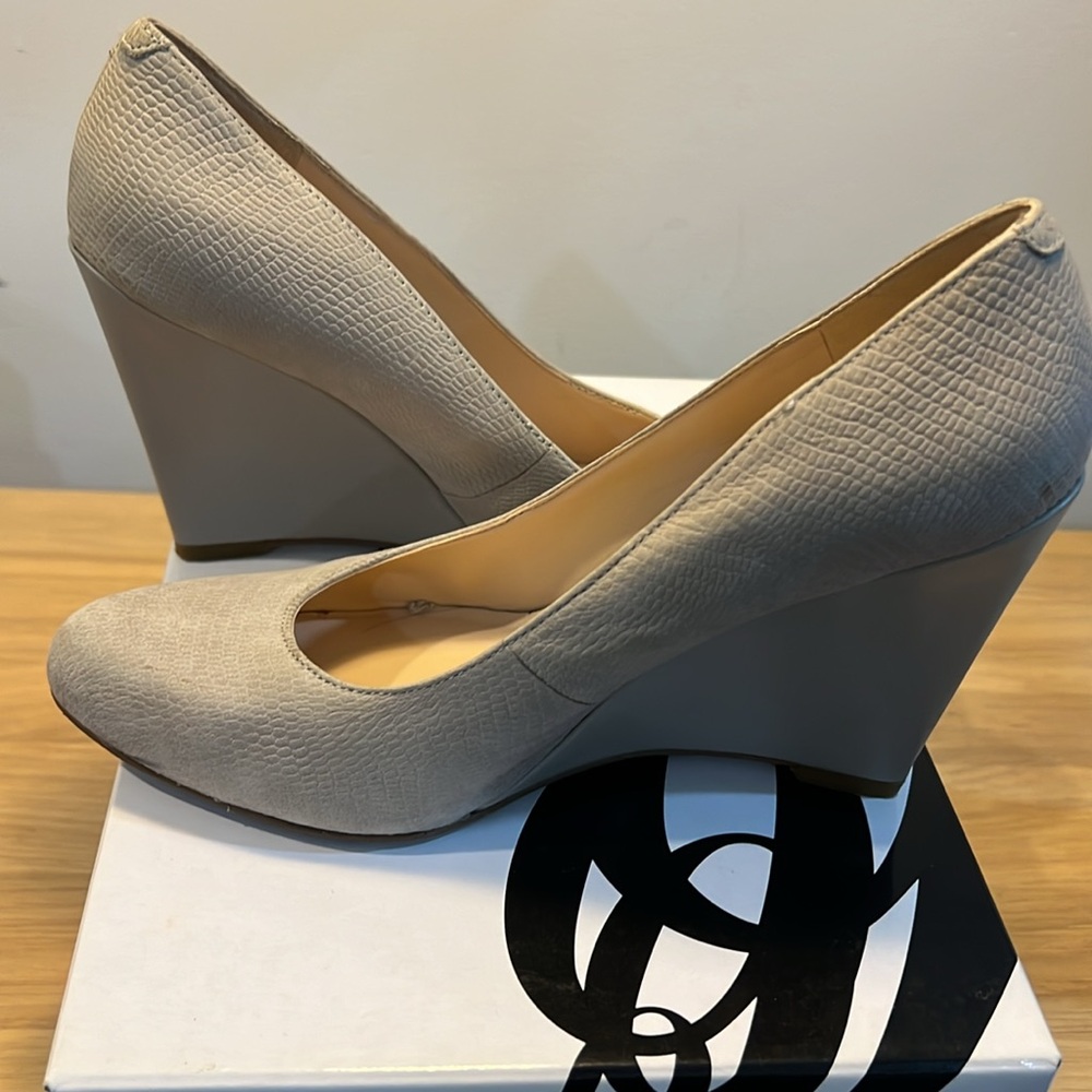 Nine West beige wedge pump - Picture 3 of 6
